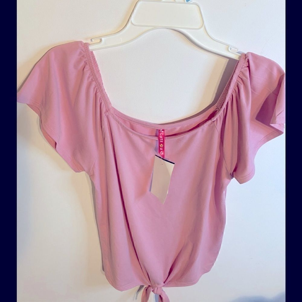 🛍Cute 4 U , Comfy and great off shoulder Blouse size :M